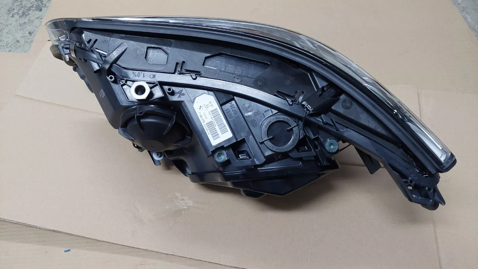 BMW E60 Bi-xenon headlight right 63127165572 genuine @ NEW - Image 3