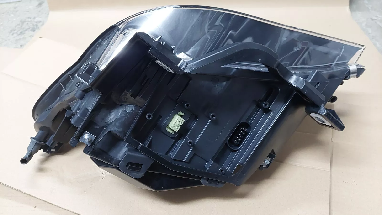 BMW E60 Bi-xenon headlight right 63127165572 genuine @ NEW - Image 4