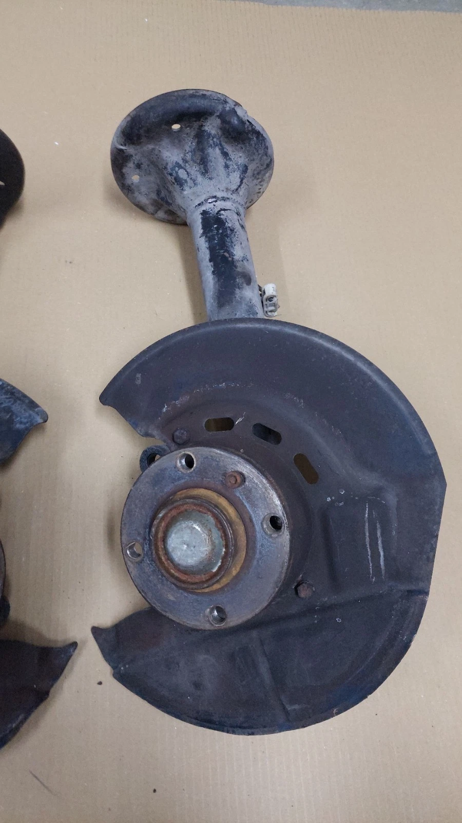 BMW E30 front strut housing set L&R 31311127315 31311127316 with ABS @ 51mm - Image 4